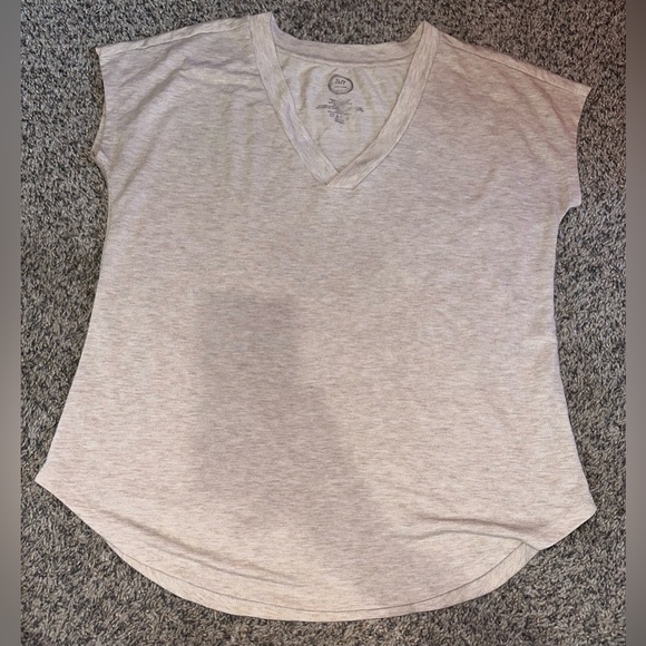 Maurice’s V Neck Tee size M - Picture 3 of 4